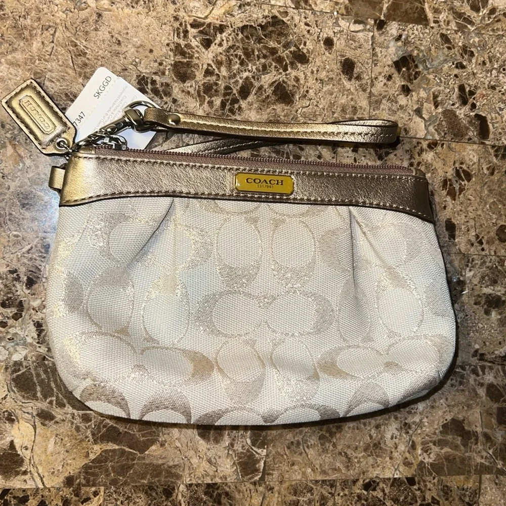 NWT Coach Signature Wristlet - Picture 1 of 2